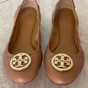 Tory Burch Benton2 travel nellie Nappa balet like new!!